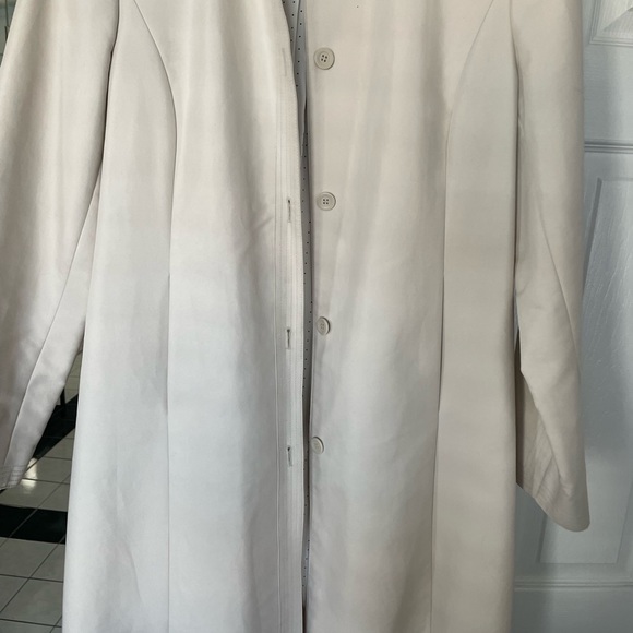 Trench coat w collar and buttoned front - Picture 4 of 4